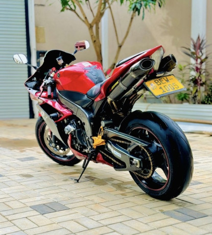 yamaha-r1-2008-big-3