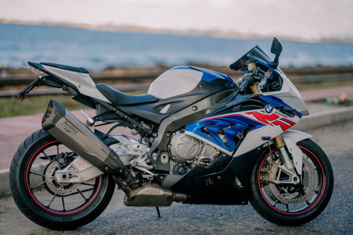 bmw-s1000rr-2018-big-1