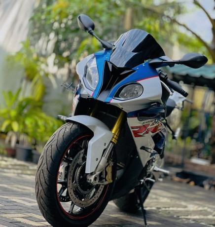 bmw-s1000rr-2018-big-2