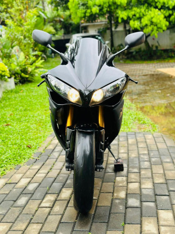 yamaha-r1-2008-big-3