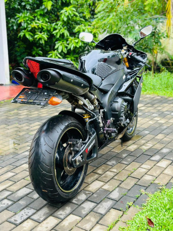 yamaha-r1-2008-big-2