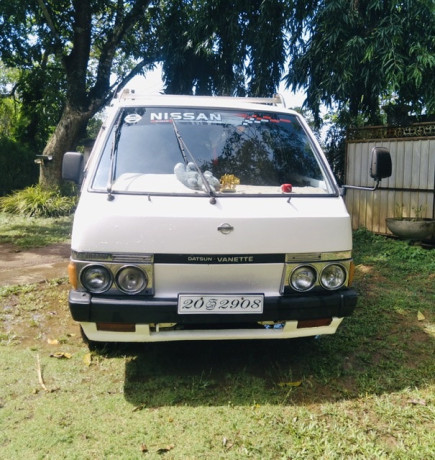 nissan-vanette-big-1