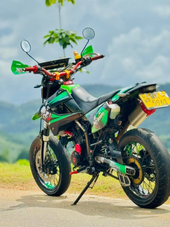 kawasaki-d-tracker-x-2011-big-2