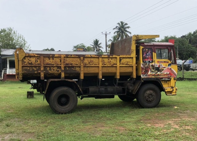 ashok-leyland-tipper-2012-big-0