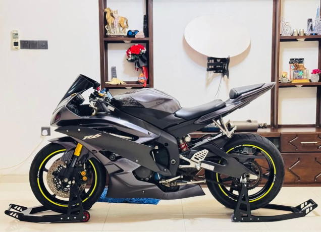 yamaha-yzf-r6-big-0