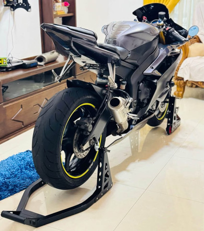 yamaha-yzf-r6-big-2