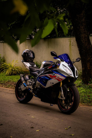 bmw-s1000rr-2018-big-4