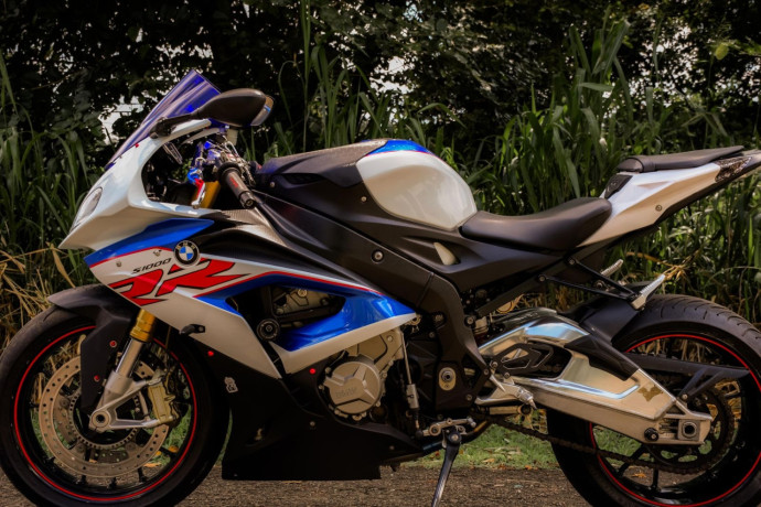 bmw-s1000rr-2018-big-2