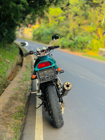 suzuki-bandit-2011-big-2