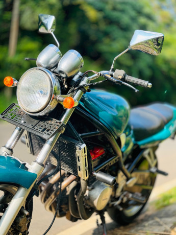 suzuki-bandit-2011-big-1