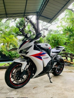 honda-cbr-1000rr-big-2