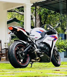 honda-cbr-1000rr-big-1