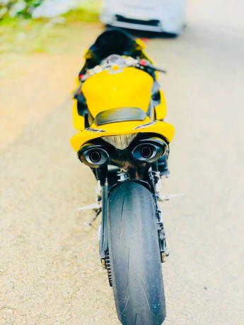 yamaha-r1-big-2