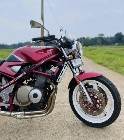 suzuki-bandit-400-original-registered-big-1