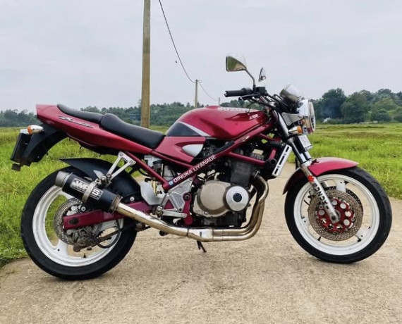 suzuki-bandit-400-original-registered-big-0