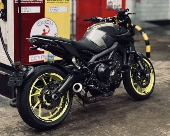 yamaha-mt09-2018-big-4