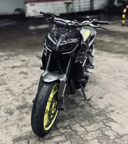 yamaha-mt09-2018-big-2