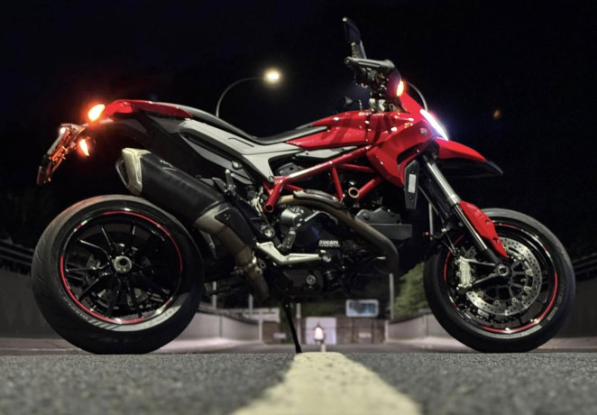 ducati-hypermotard-821-big-2