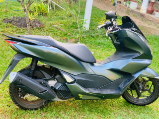 honda-pcx-2024