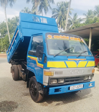 toyota-dayana-tipper-big-1