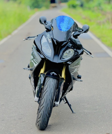 bmw-s1000rr-2018-big-1