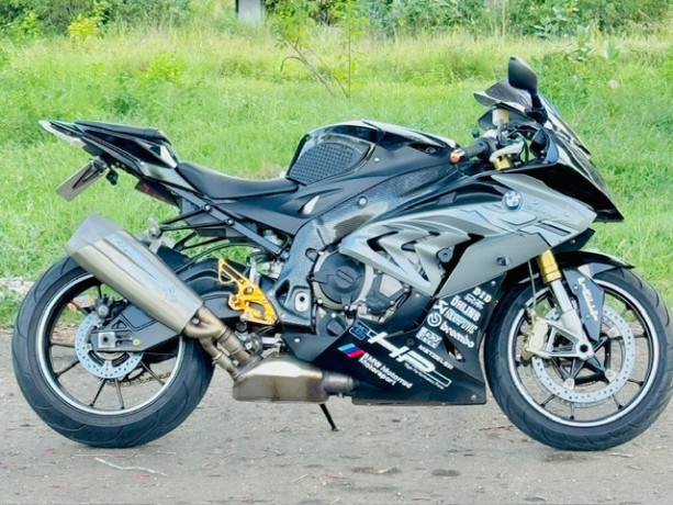 bmw-s1000rr-2018-big-0
