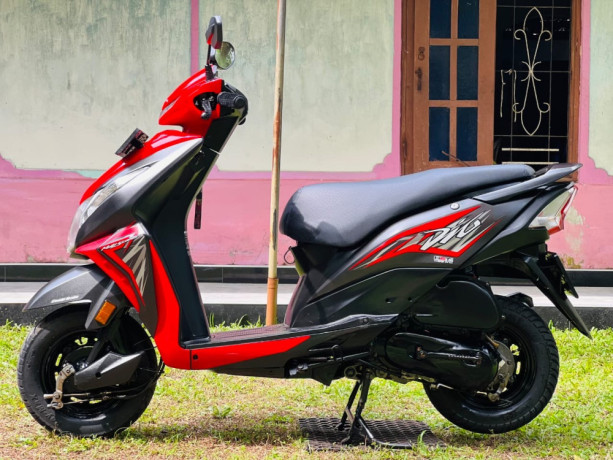 honda-dio-2017-onlight-big-0