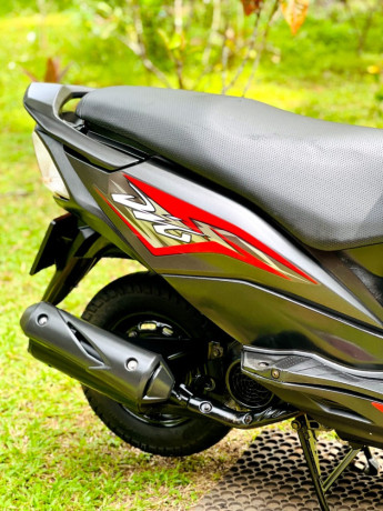 honda-dio-2017-onlight-big-3