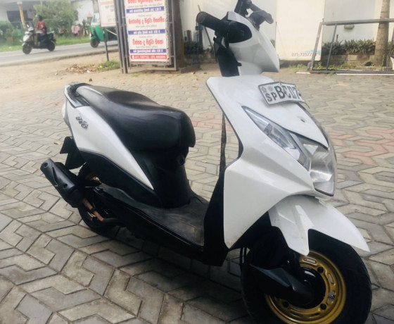 honda-dio-2015-big-0