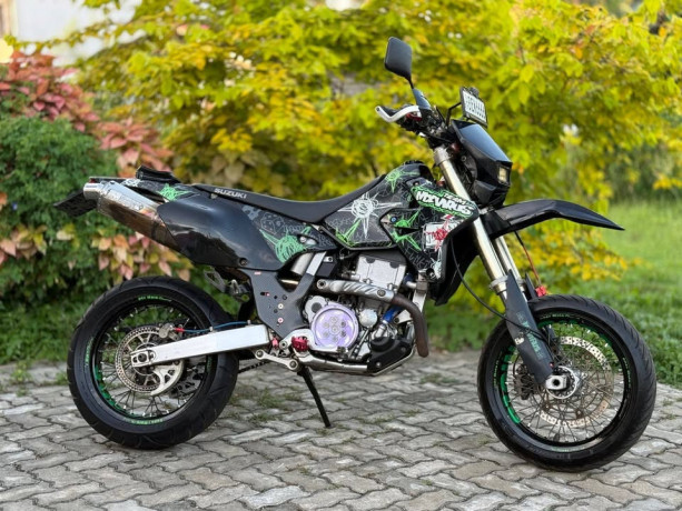 suzuki-drz-400sm-2017-big-1