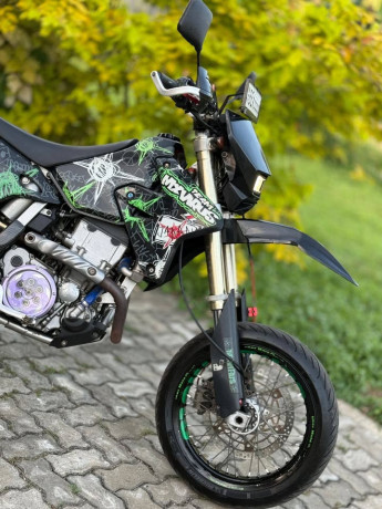 suzuki-drz-400sm-2017-big-4