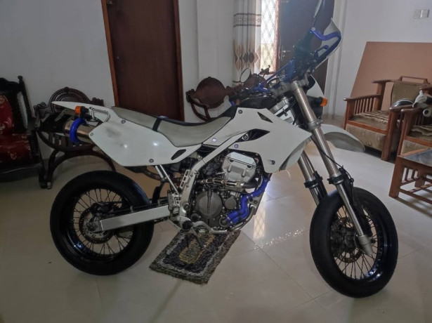 kawasaki-dtracker-250-d2-2023-big-0
