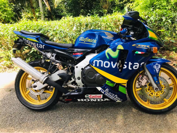 honda-cbr-250-gullarm-2007-big-0