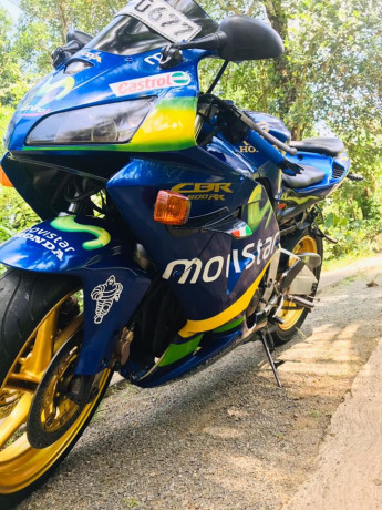 honda-cbr-250-gullarm-2007-big-4