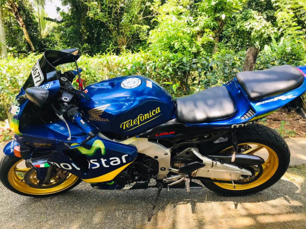 honda-cbr-250-gullarm-2007-big-1