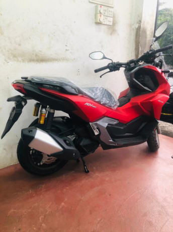 honda-adv-160-brand-new-2024-big-2