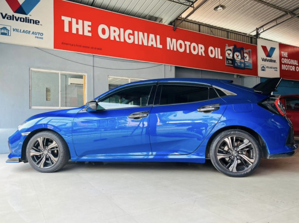honda-civic-sr-2017-big-3
