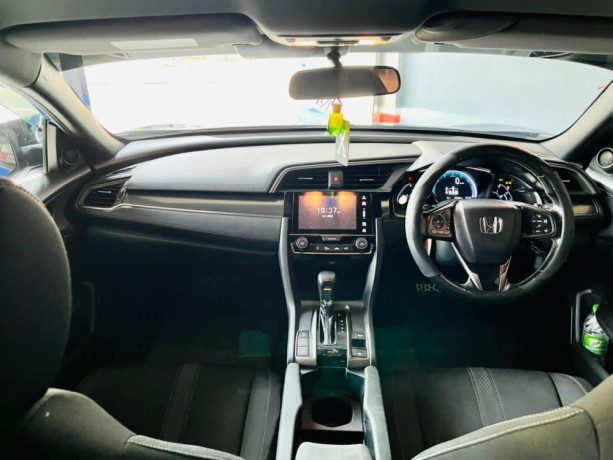 honda-civic-sr-2017-big-4