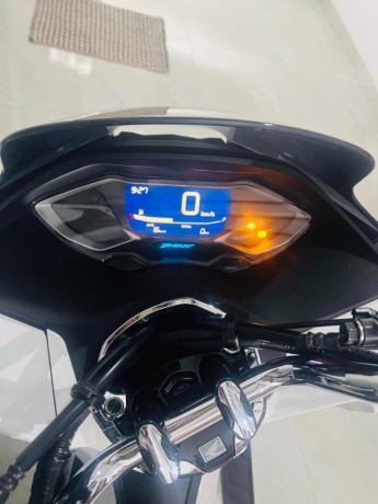 honda-pcx-160-2024-big-4