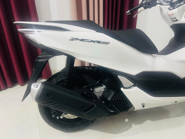 honda-pcx-160-2024-big-3