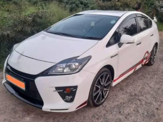 toyota-prius-g-grade-2014