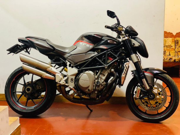 mv-agusta-1078cc-2012-big-0