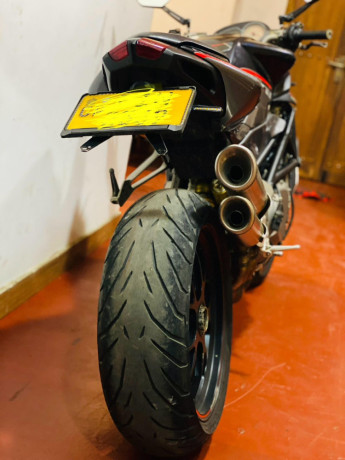 mv-agusta-1078cc-2012-big-2