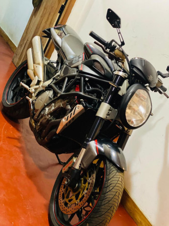 mv-agusta-1078cc-2012-big-1