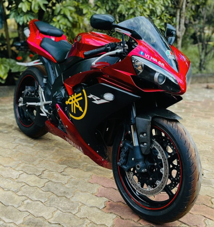 yamaha-r1-2008-big-3