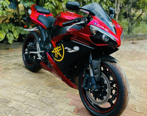 yamaha-r1-2008-big-0