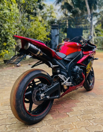 yamaha-r1-2008-big-1