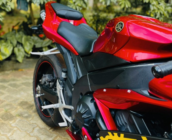 yamaha-r1-2008-big-4