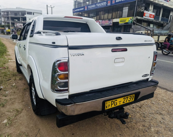 toyota-hilux-vigo-2011-big-2