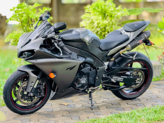 yamaha-yzf-r1-2014